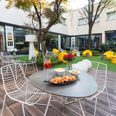Ibis Centro Hotel 3*